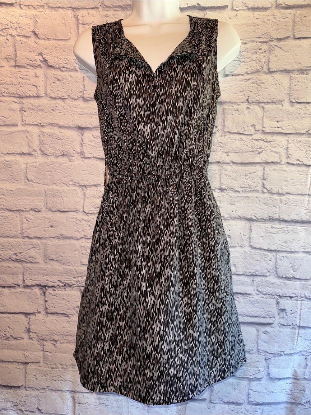 LOFT Black & White Sleeveless V-Neck Mini Dress